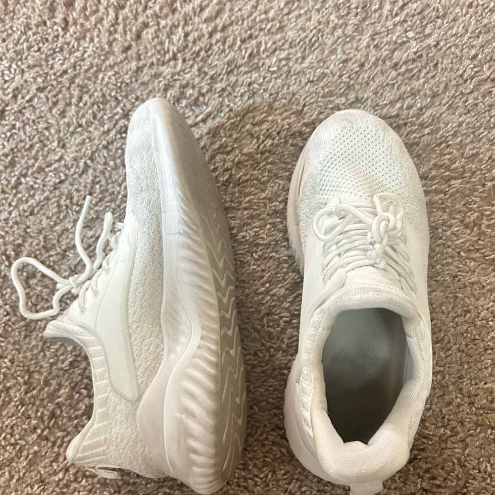 WELL LOVED WELL WORN 🩷 White Athletic Sneakers